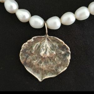 Freshwater Pearls With Leaf Pendant